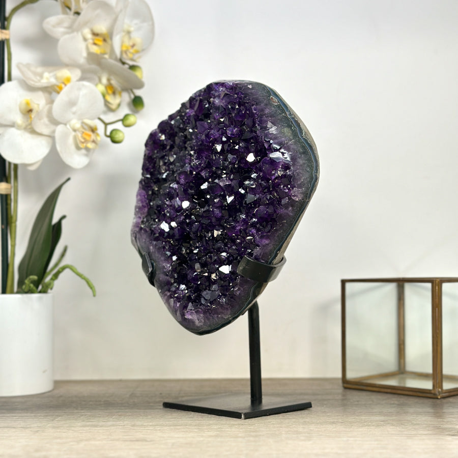 Amethyst-Kristall mit fein auslaufender Spitzenform