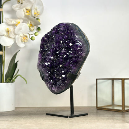 Amethyst-Kristall mit fein auslaufender Spitzenform