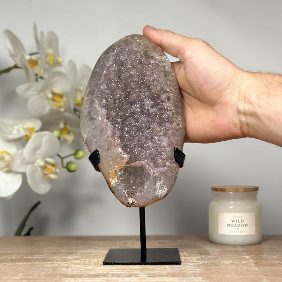 Rosa Zuckerquarz-Geode mit zart schimmernder Kristalloberfläche, in exklusiver Premiumqualität