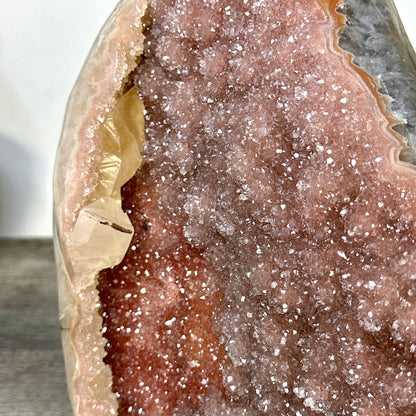 Pinkfarbener Amethyst Kathedrale massiv mit integrierter Calcitformation