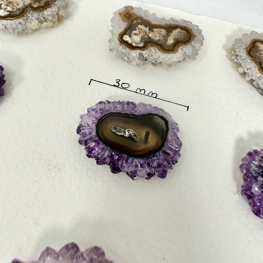 Amethyst-Quarz-Stalaktiten-Scheiben mit radialer Kristallstruktur