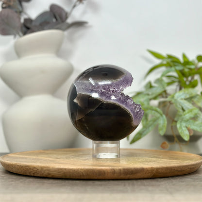 Amethyst-Achat-Steinkugel groß mit gleichmäßiger Kristallstruktur
