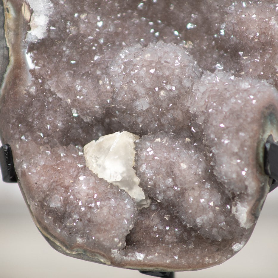 Quarz-Kristallcluster mit integrierter Kalzit-Formation
