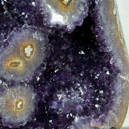 Amethyst-Kristallcluster XL mit monumentaler Präsenz, in exklusiver Premiumqualität