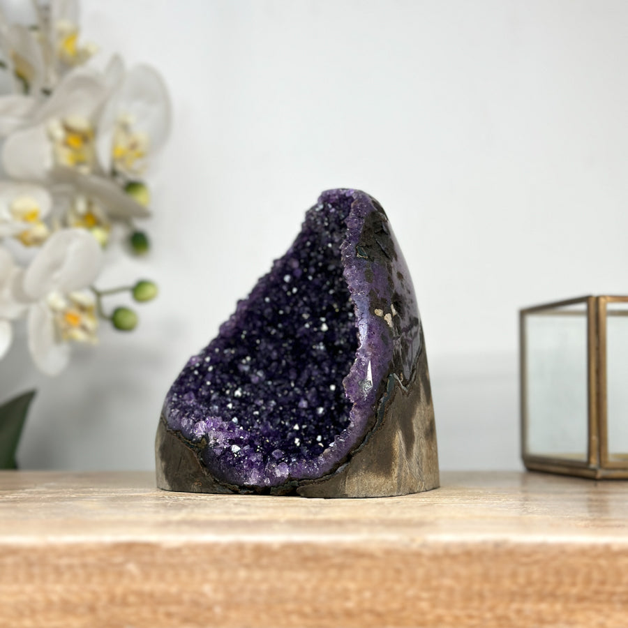 Amethyst-Druse mit tiefvioletter Kristallstruktur und prägnanter Kristallausbildung