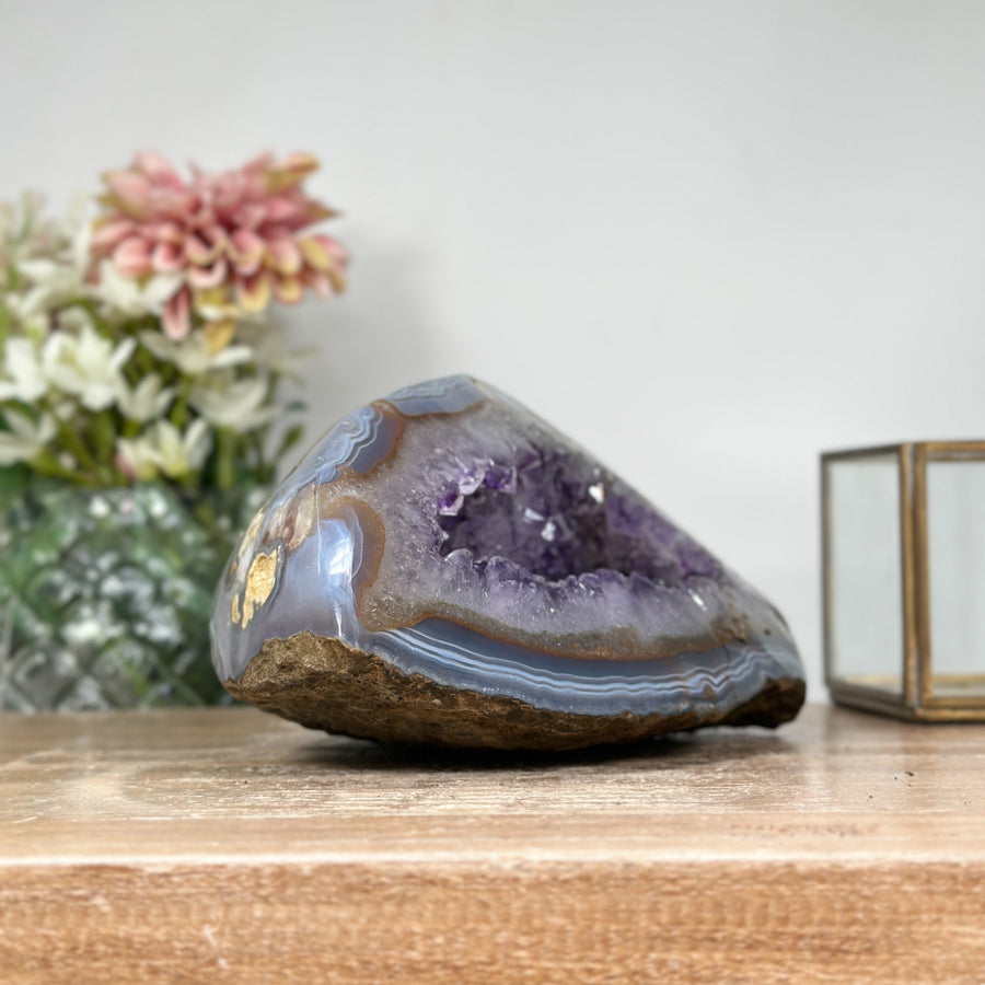 Amethyst-Achat-Geode mit fein kristallisierter Druzy-Struktur