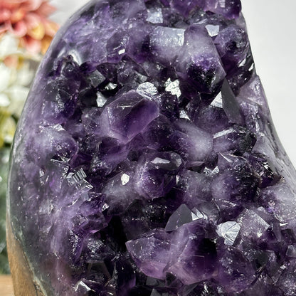 Amethyst-Kathedrale mit großkristallinen, tiefvioletten Kristallspitzen