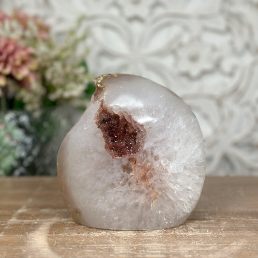 Regenbogen-Amethyst-Flammenskulptur groß mit irisierender Kristallstruktur