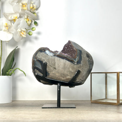Amethyst-Stalaktitenformation mit vertikaler Tropfsteinstruktur