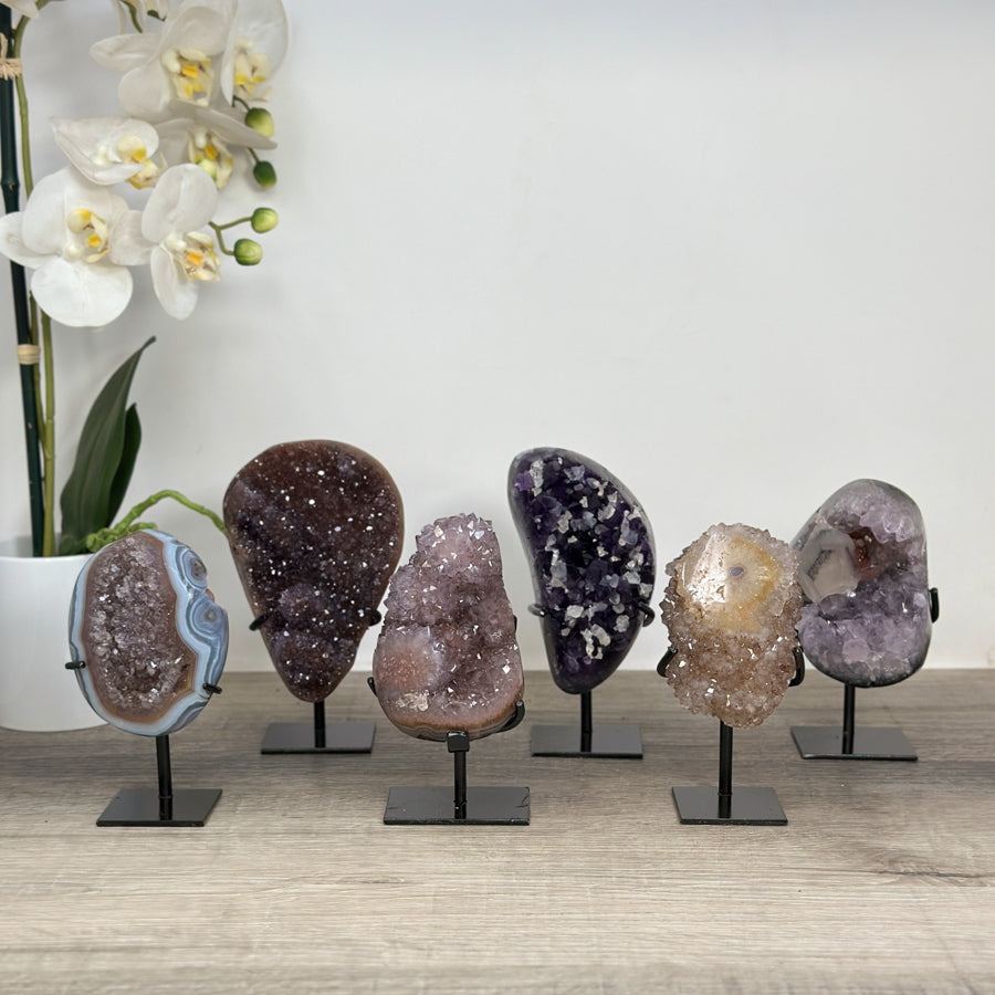Kristallenskulpturen-Set 6-teilig, mit strukturierter Kristallarchitektur und natürlicher Mineralvielfalt