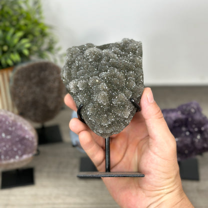 Kristallskulpturen-Set 6-teilig, mit kristallreicher Struktur und kontrastreicher Mineralformation