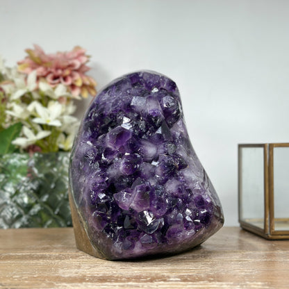 Amethyst-Kathedrale mit großkristallinen, tiefvioletten Kristallspitzen