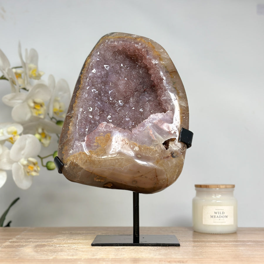 Amethyst-Geode mit wunderschöner, roséfarbener Zucker-Kristallstruktur