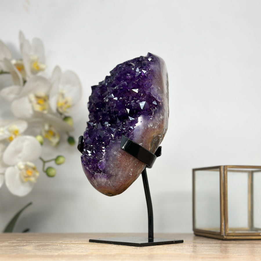 Amethyst-Kristallcluster mit kompakter Kristalllandschaft