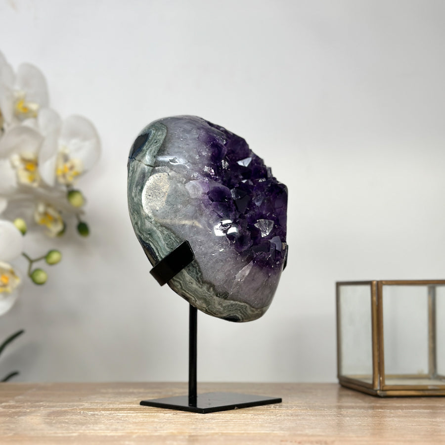 Amethyst-Quarz-Formation mit mehrschichtiger Kristallausprägung