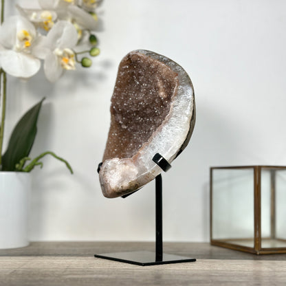 Quarz-Geode mit erdiger, braun getönter Maserung