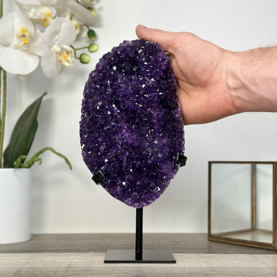 Amethyst-Kristallcluster mit ausdrucksstarker, violett-brauner Tiefenwirkung