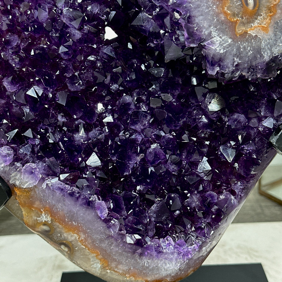 Amethyst-Quarz-Cluster mit seltener Doppel-Kristallisation, in exklusiver Premiumqualität