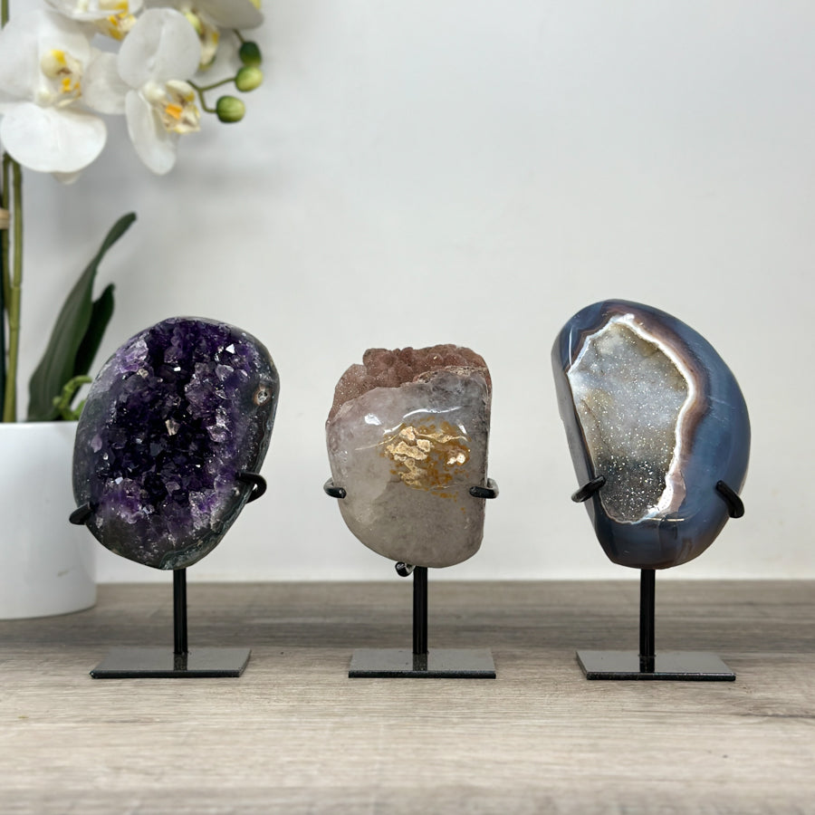 Kristallenskulpturen-Set 6-teilig, mit kristallklaren Mineralflächen und differenzierten Natursteinformationen