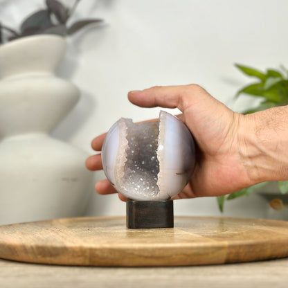 Quarz-Sphäre mit glänzender Achat-Oberfläche und Druzy-Struktur