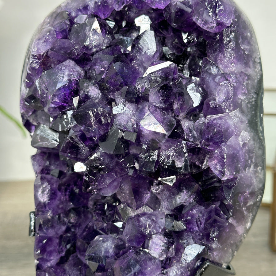 Amethyst-Kristallcluster mit natürlicher Spitzenstruktur, in hochwertiger Naturqualität