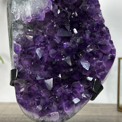 Amethyst-Cluster groß mit stark lichtreflektierenden Kristallspitzen