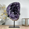 Amethyst-Kristall groß mit klar definierter Spitzenstruktur, in hochwertiger Naturqualität