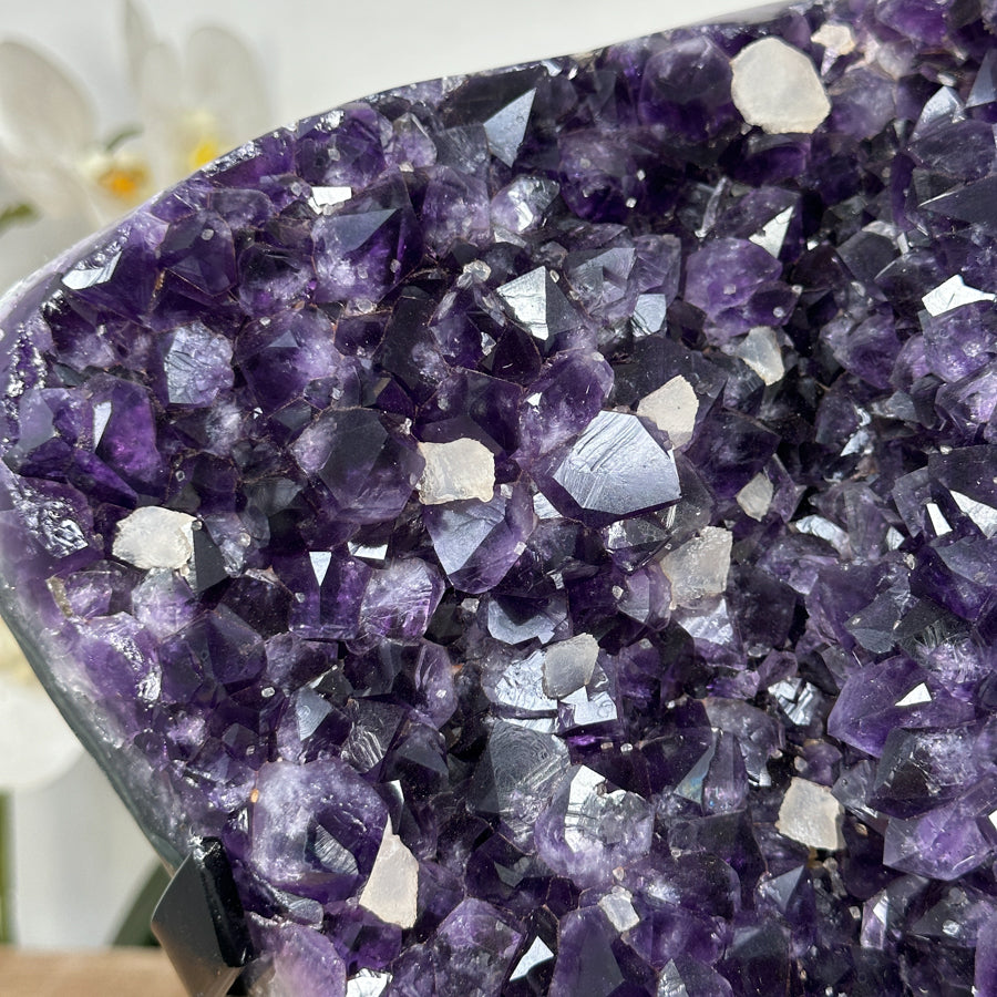 Amethyst-Geode mit plastisch gewachsener Kalzit-Formation