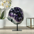 Amethyst-Geodencluster mit großflächigen, kraftvoll gewachsenen Kristallspitzen