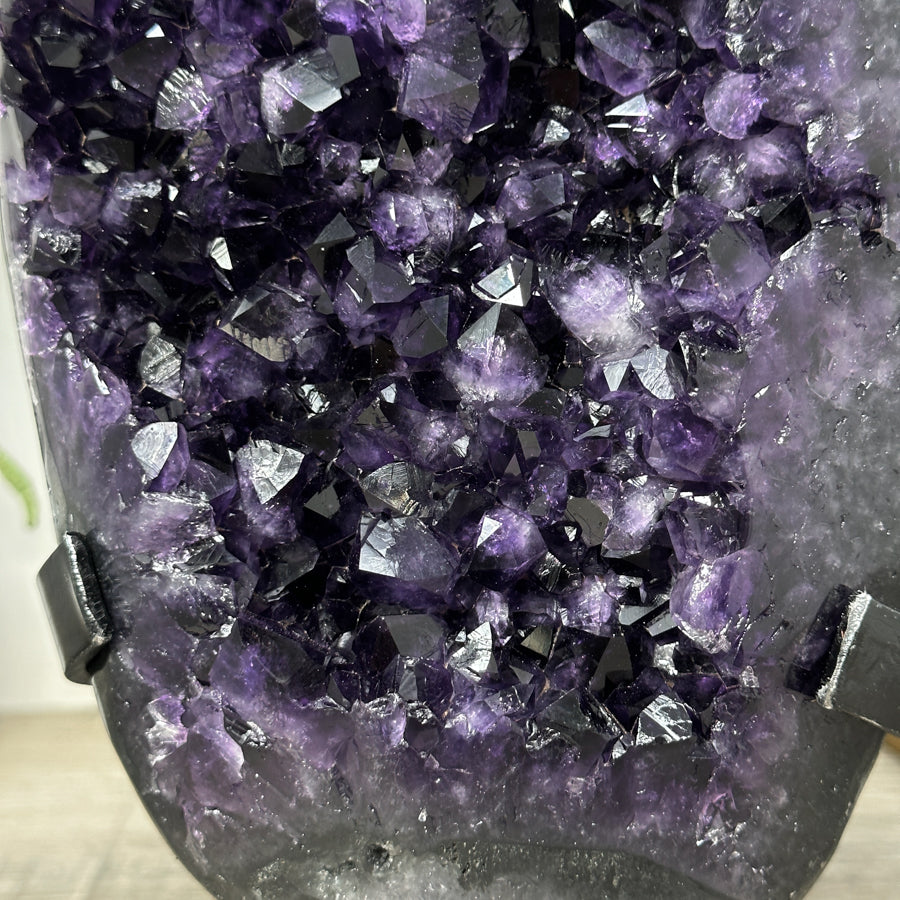 Amethyst-Kristall mit klar definierter Spitze, in ausgewählter Spitzenqualität