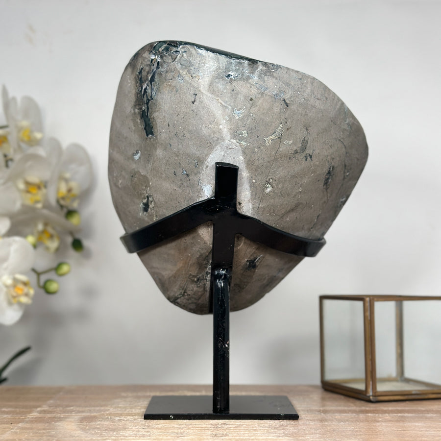 Amethyst-Geode mit plastisch gewachsener Kalzit-Formation