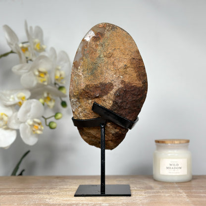 Rosa Zuckerquarz-Geode mit zart schimmernder Kristalloberfläche, in exklusiver Premiumqualität