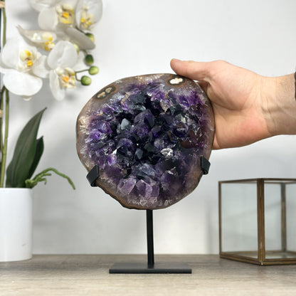 Amethyst-Kristallcluster mit lebendig strukturierter Oberfläche