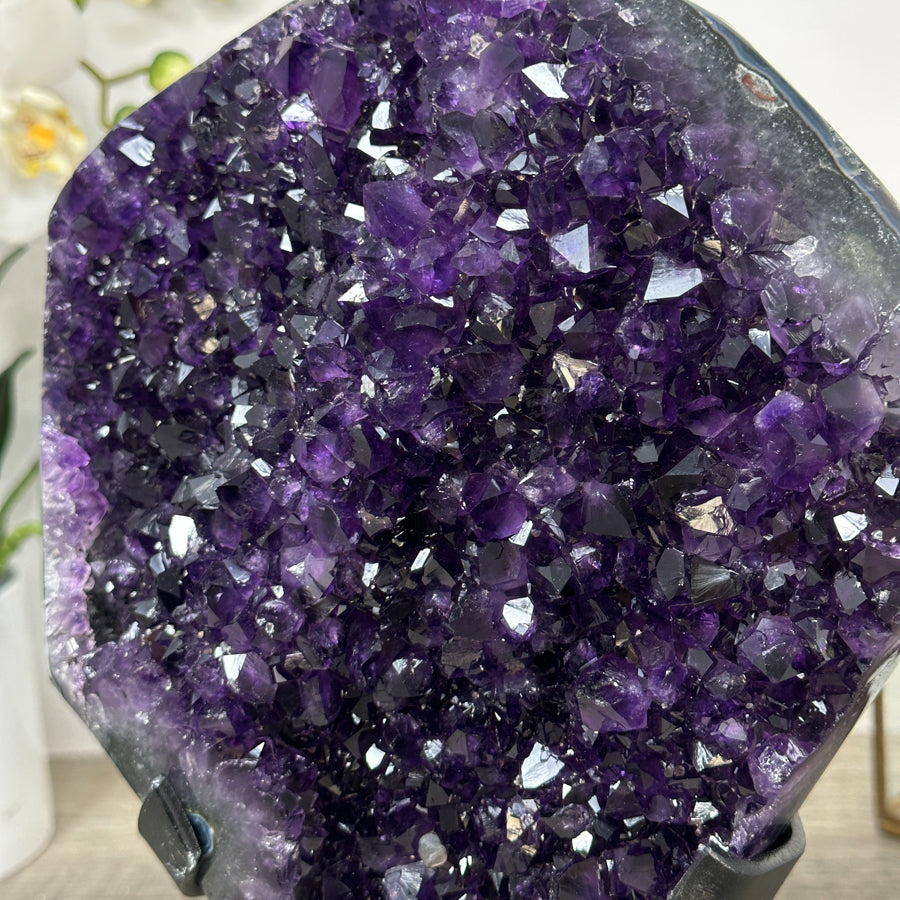 Amethyst-Kristall mit fein auslaufender Spitzenform