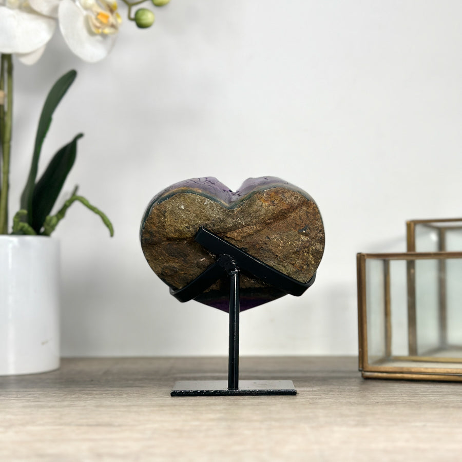 Amethyst-Herz mit harmonisch schimmernder, violetter Kristallzone