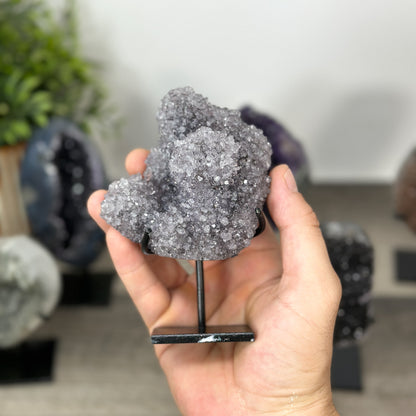 Kristallenskulpturen-Set 6-teilig, mit facettenreicher Kristallstruktur und kontrastreicher Mineralvielfalt