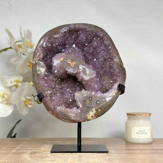 Amethyst-Geode groß mit ausgeprägten Stalaktitenaugen