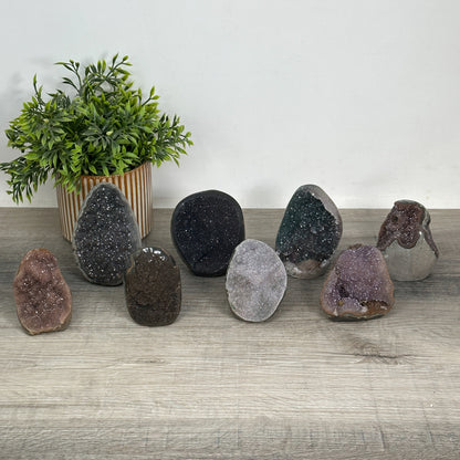 Mineralien-Kathedralen- und Drusen-Set 4-teilig, mit kontrastreicher Mineralvielfalt