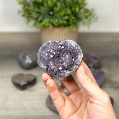 Mineralien-Herzset 9-teilig, mit lebendig variierender Natursteinfarbe