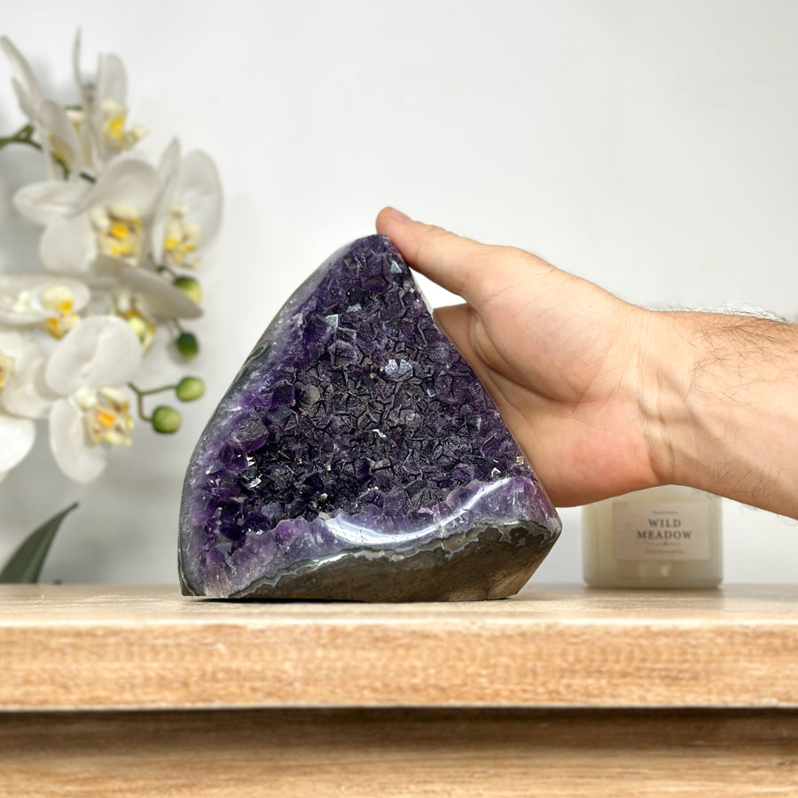 Amethyst-Kathedrale mit fein kristalliner Zuckerquarz-Struktur