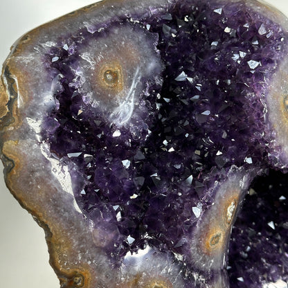 Amethyst-Kristallcluster XL mit monumentaler Präsenz, in exklusiver Premiumqualität