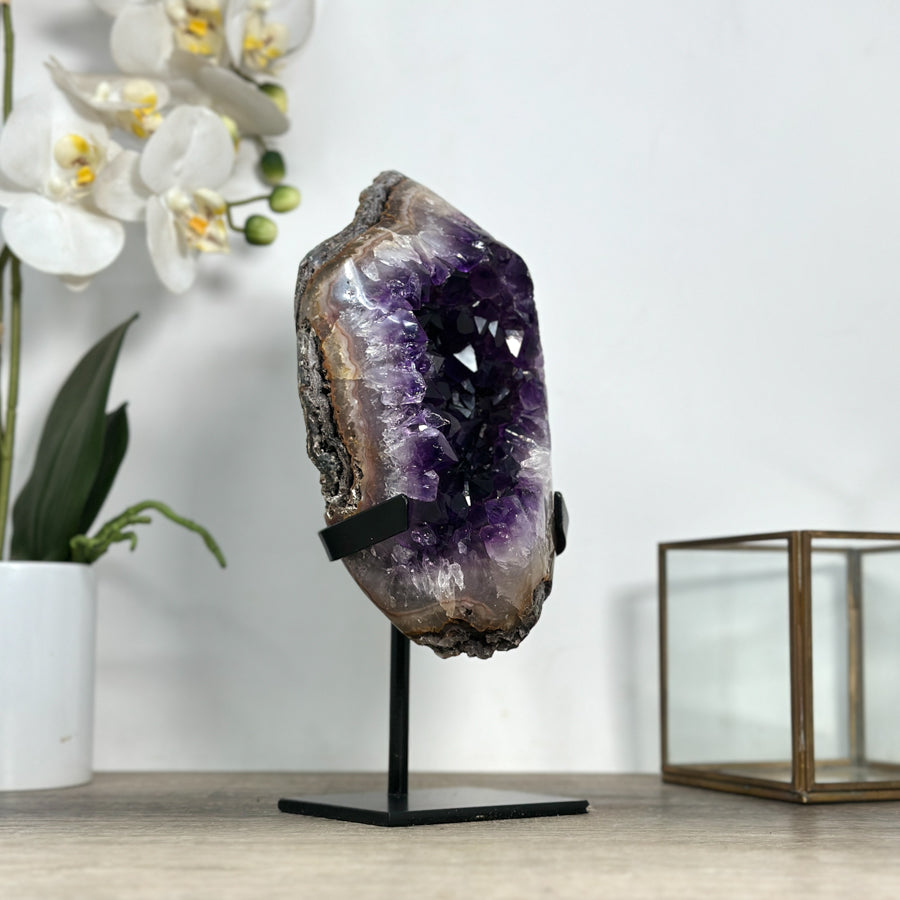 Amethyst-Geode mit tief gesättigter Violettfärbung