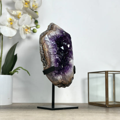 Amethyst-Geode mit tief gesättigter Violettfärbung