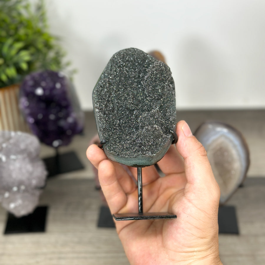 Kristallskulpturen-Set 6-teilig,mit facettierten Natursteinformationen und natürlicher Mineralstruktur