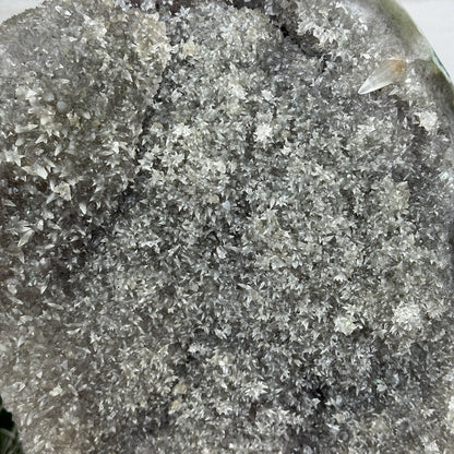 Quarz-Kristallcluster massiv mit komplexer Kalzitstruktur und funkelnden Kristallen