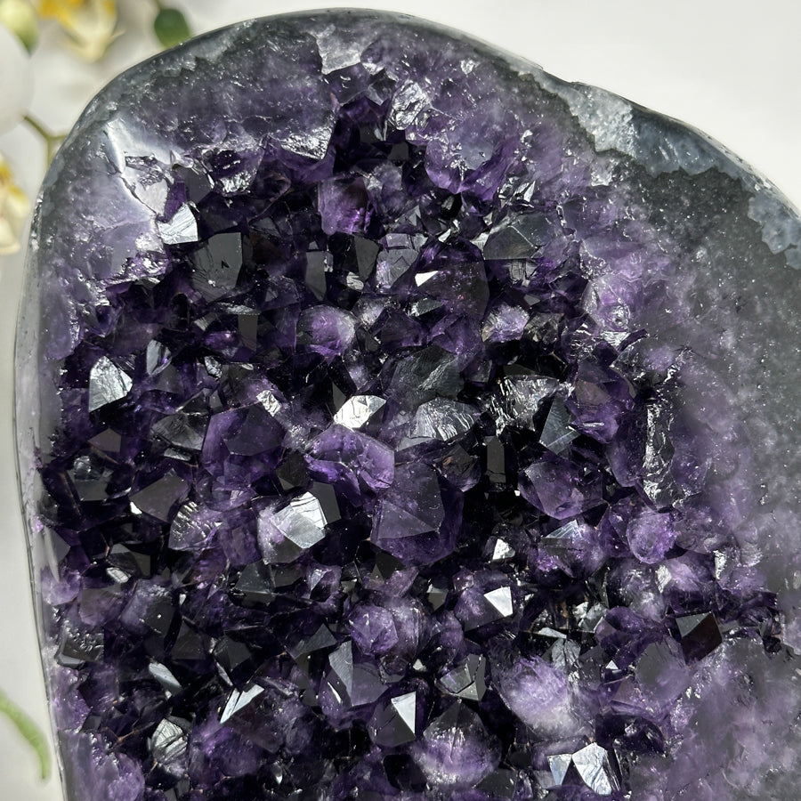 Amethyst-Kristall mit klar definierter Spitze, in ausgewählter Spitzenqualität