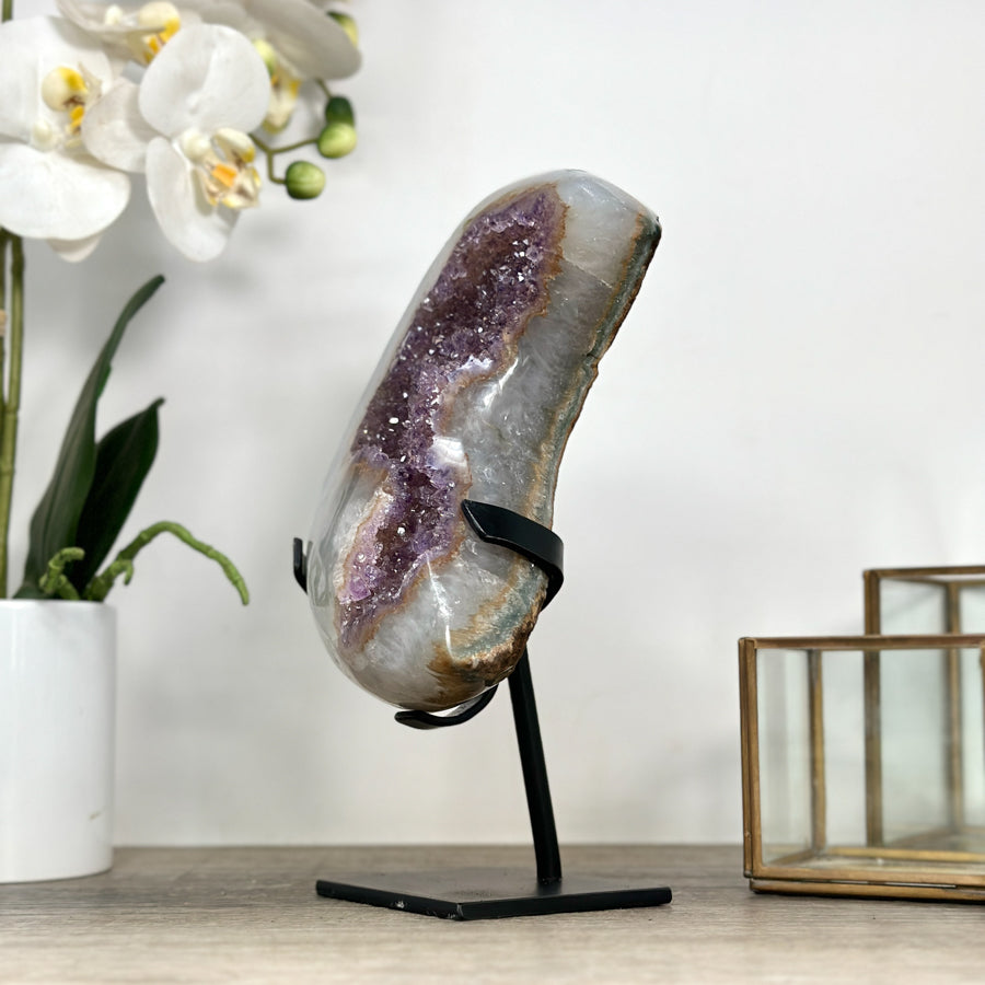 Amethyst-Mond mit weich modellierter, mystischer Oberfläche