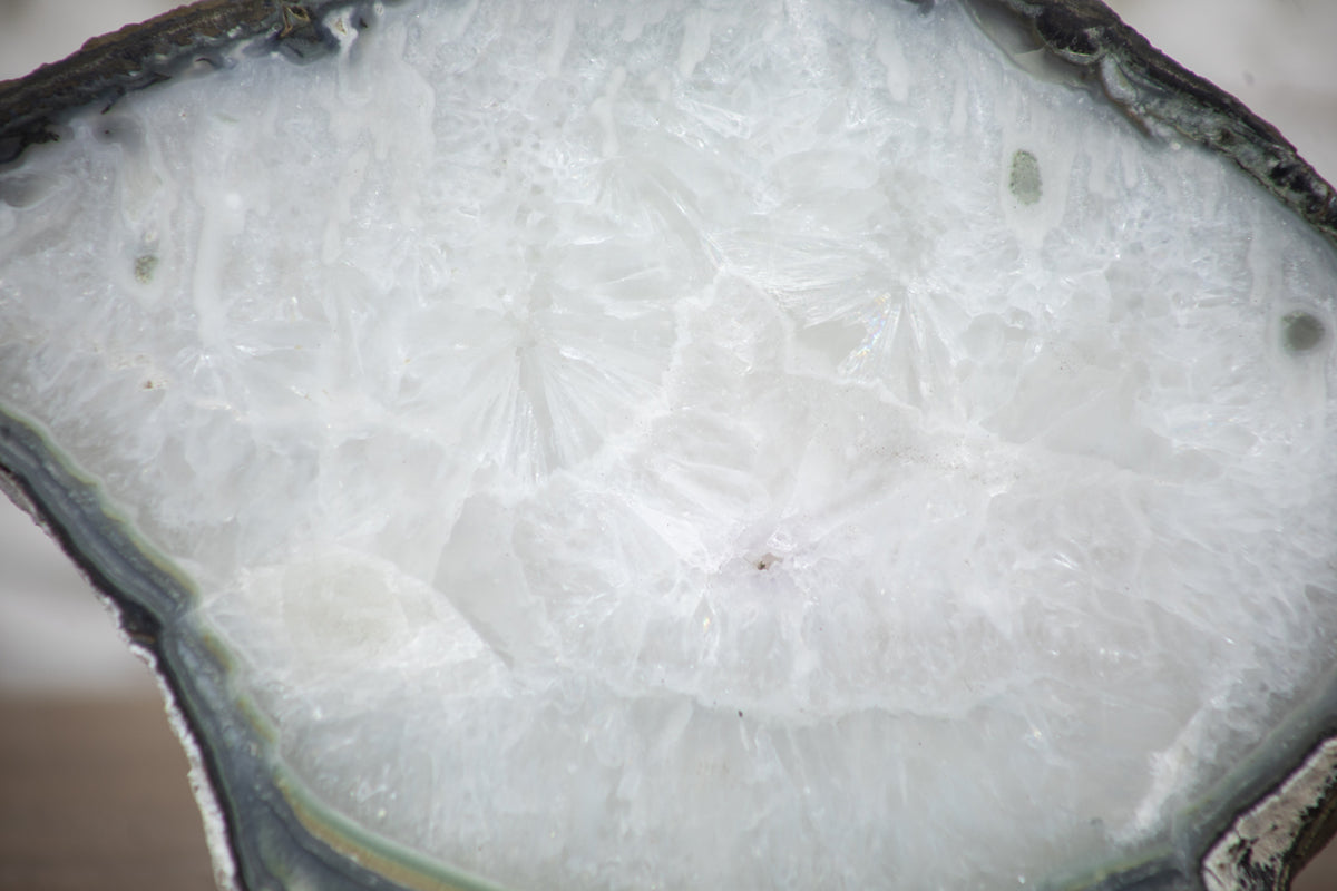 Quarz-Platte mit natürlicher Grünjaspis-Oberfläche und strukturierter Matrix