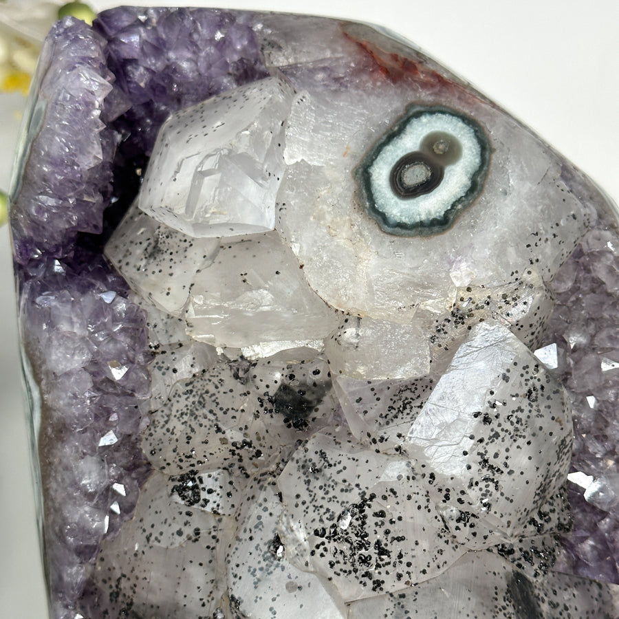 Amethyst-Kristall XL mit imposanter Kalzit-Auflage, in exklusiver Premiumqualität