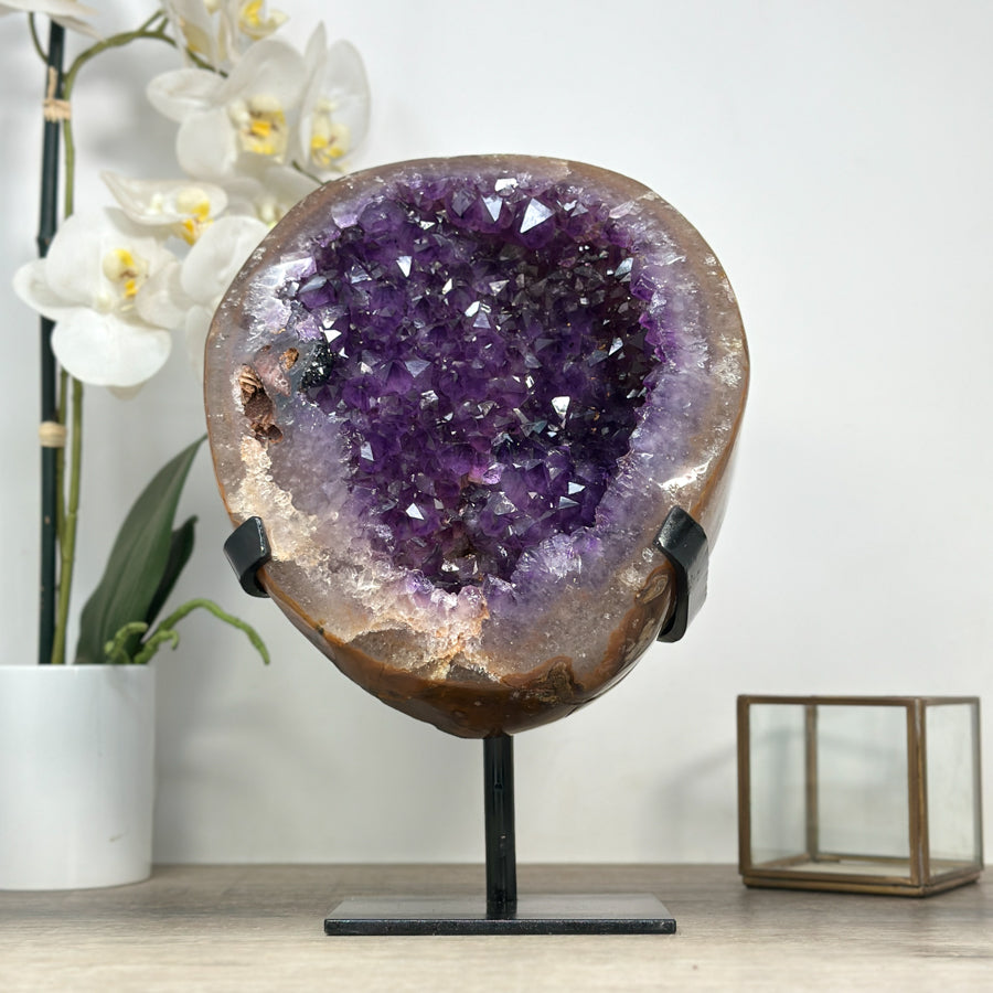 Amethyst-Geode groß mit offen ausgeformter Kristallkammer